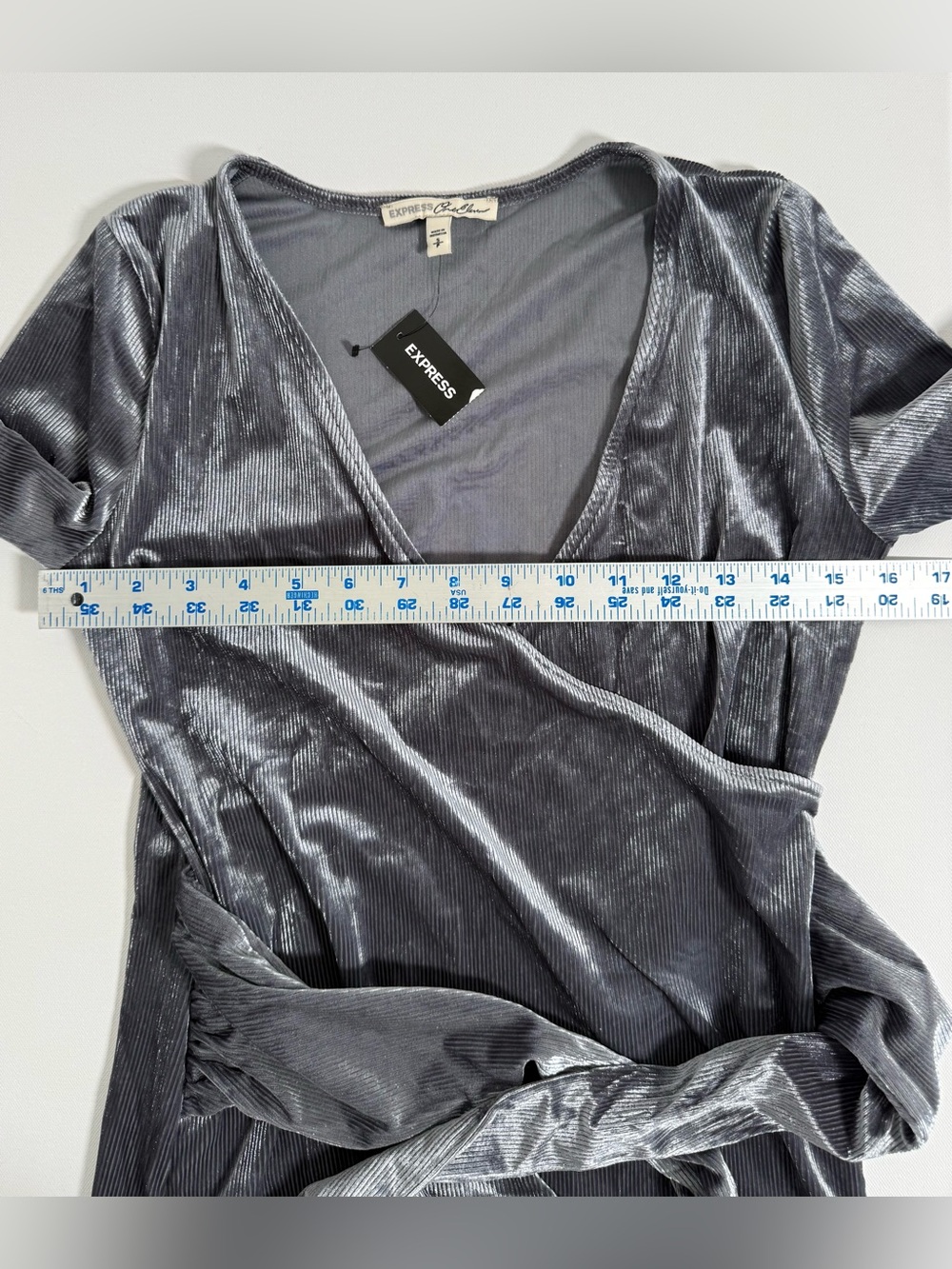 Express Women’s Ribbed Silver Velvet Wrap Front 3/4 sleeve V-neck Top Size Small - Picture 8 of 13